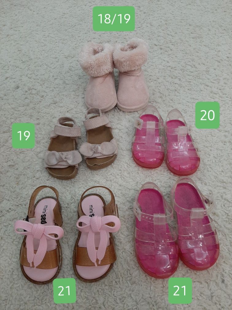 Sandálias/ Sapatos criança