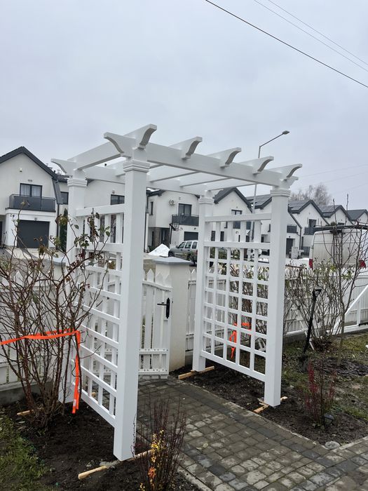 Pergola , bramka , wejscie , stojak na lampy , kwietnik ,rabata
