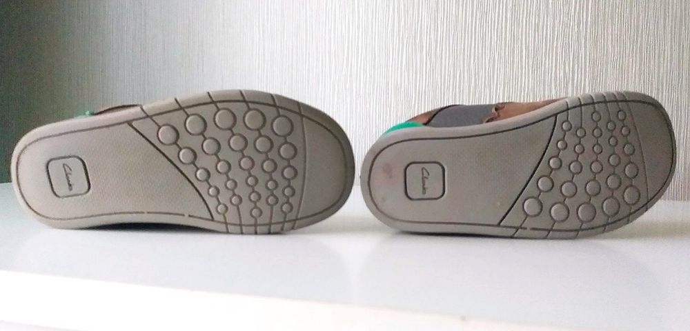 Кросівки, кеди, сандалі - adidas, clarks