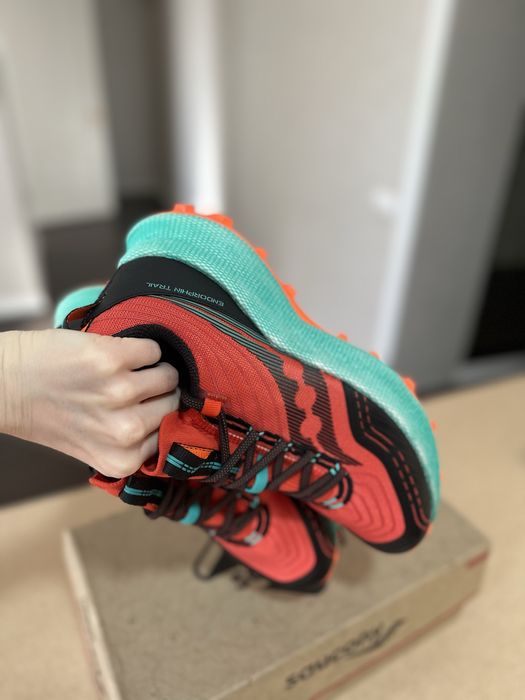 Чоловічі стильні спортивні нові кросівки Saucony Endorphin Trail