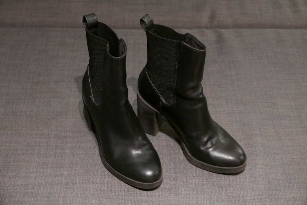 Buty damskie z ekoskóry na obcasie rozm. 38