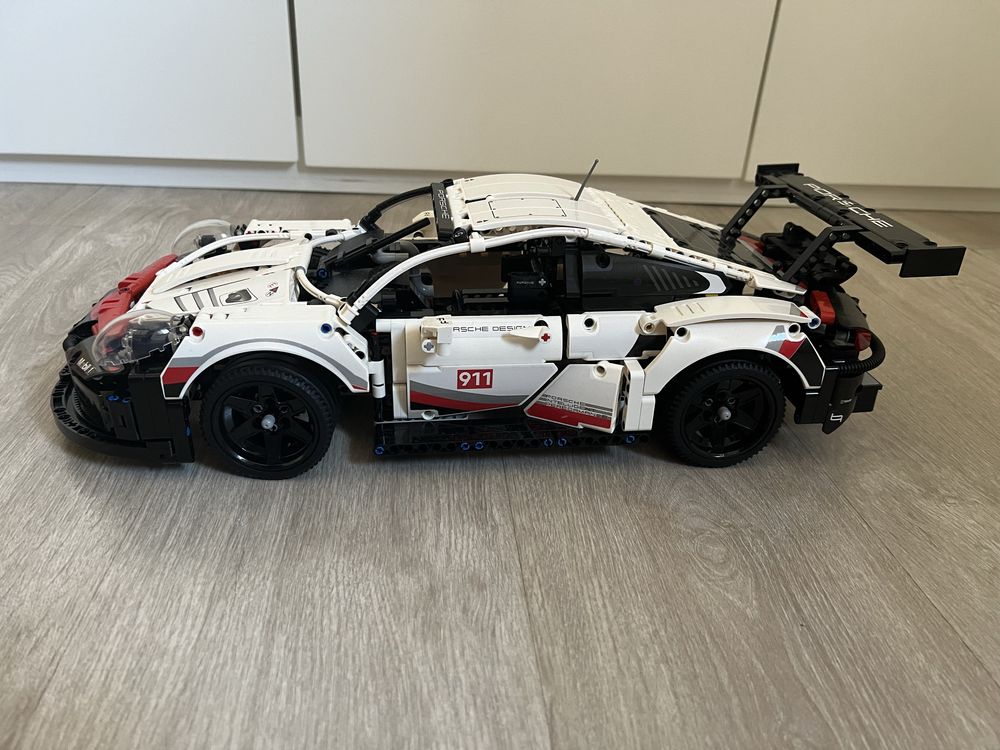 Porsche 911 RSR.