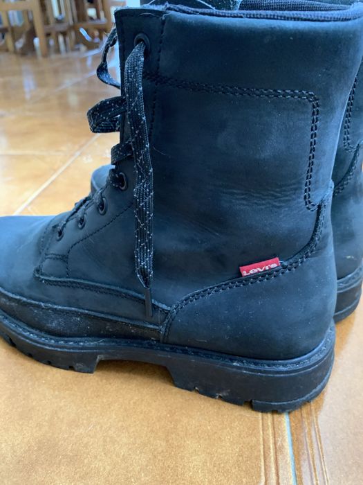 Botas levis  originais ,em bom estado