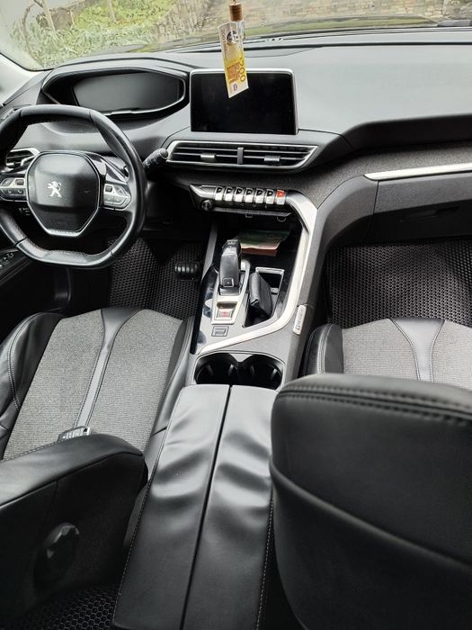 Продам Пежо 3008 2017року 1.6 стартстоп