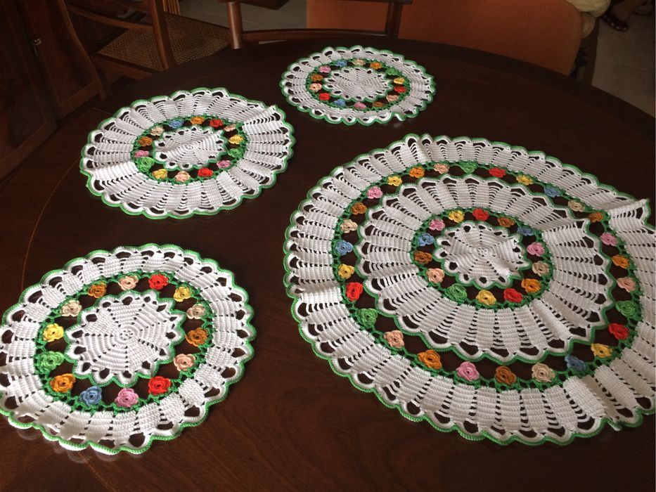 Panos de renda mais talha de mesa