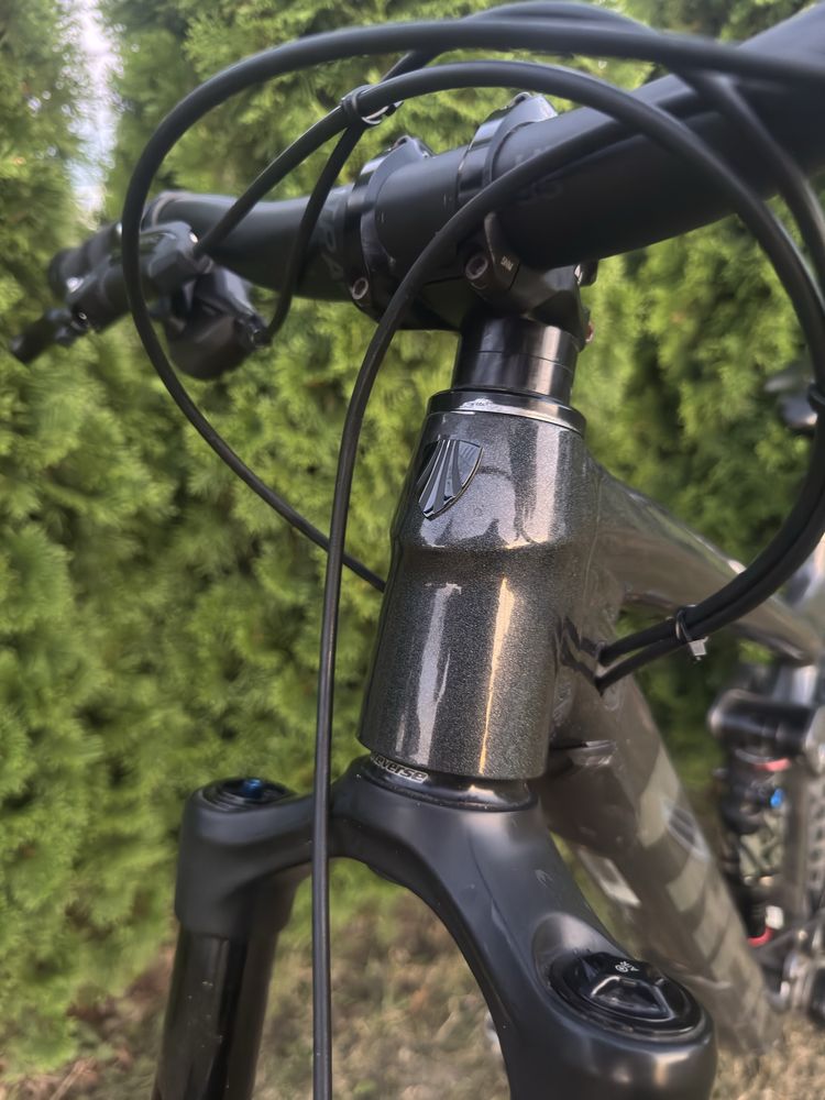 Trek remedy 8 XT M Dark Prismatic