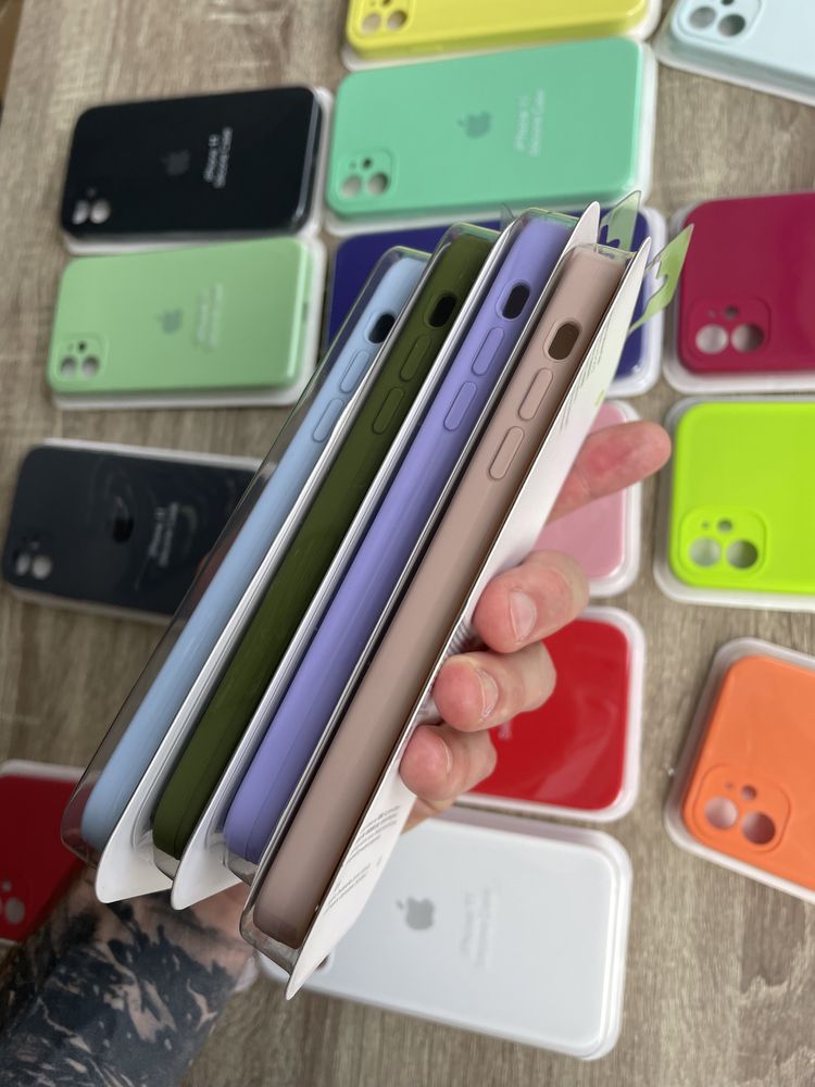 Чехол Silicone Case iPhone 11  квадратными бортами закрытый низ камера