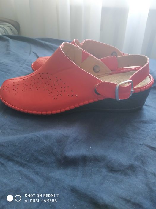 wygodne   buty na koturnie