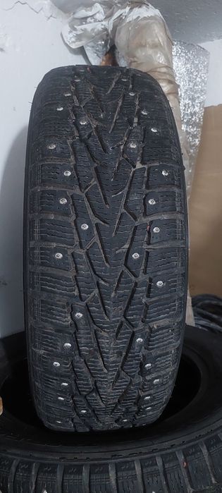 Продам Шипованную Резину Нокиян 7 185/65 R15