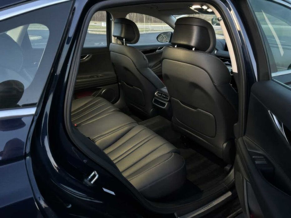 Genesis G80      2023