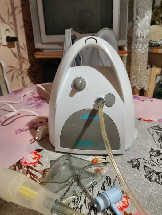 Небулайзер инголяторный, компрессорный в хорошем состоянии все насадки