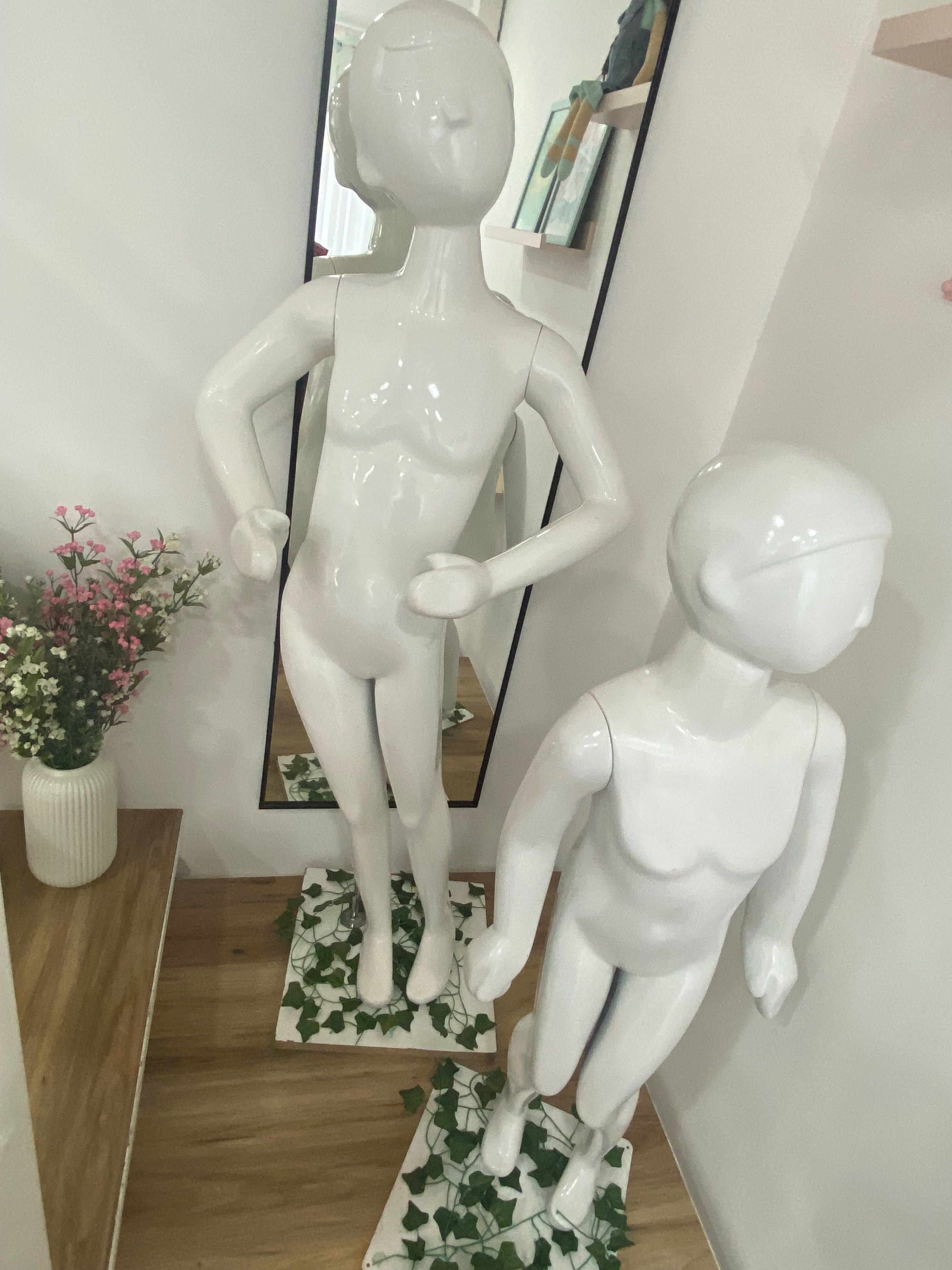 2 manequins infantis