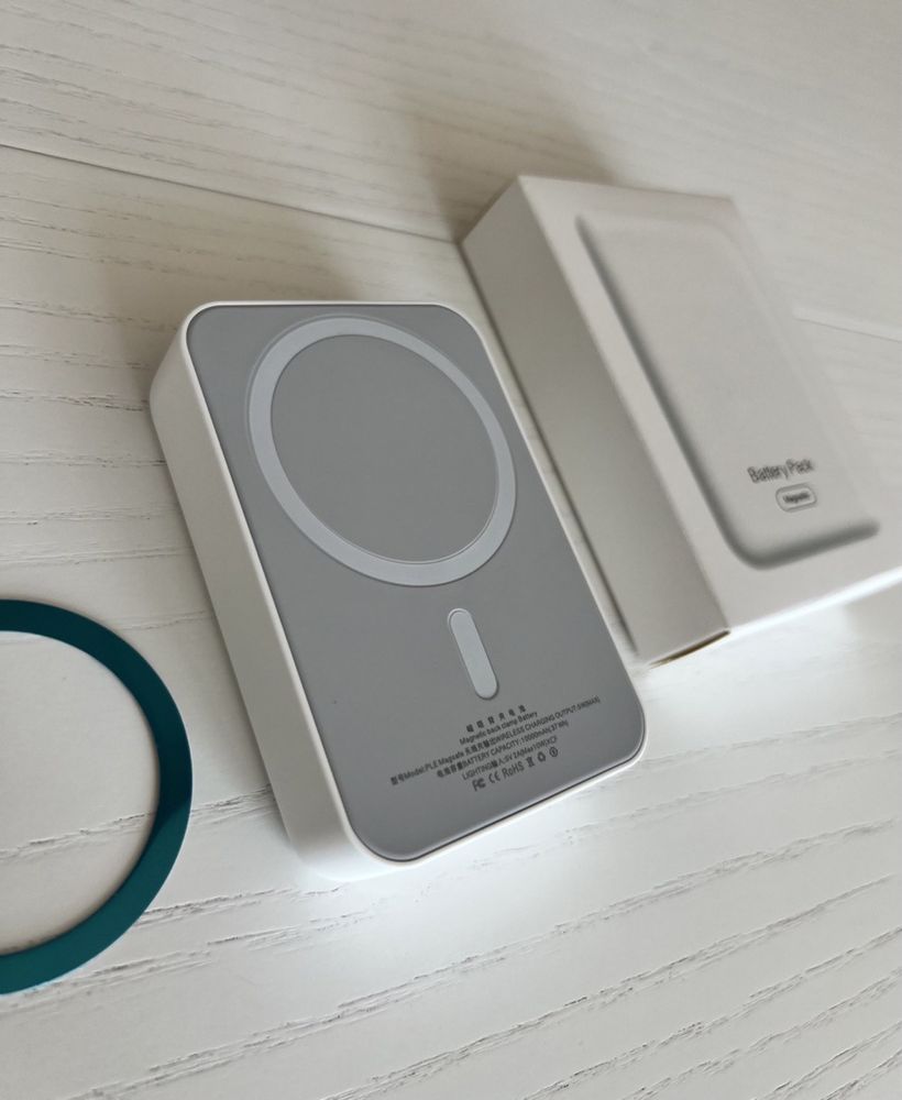 MagSafe PowerBank для iPhone з ємністю 10 000 мАч.