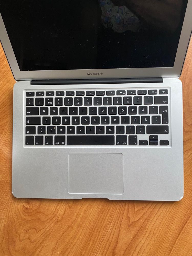 MacBook Air 2013 i5 / 128SSD / 4GB / Mojave