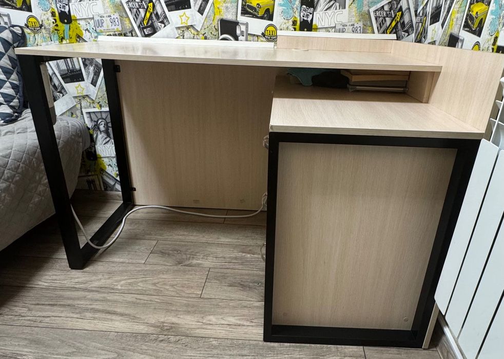 Продам письмовий стіл