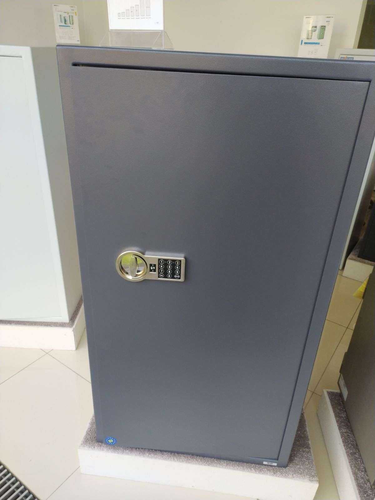 1263 Arsenał - Szafa na broń długą do 12 szt. Zamek elektroniczny.