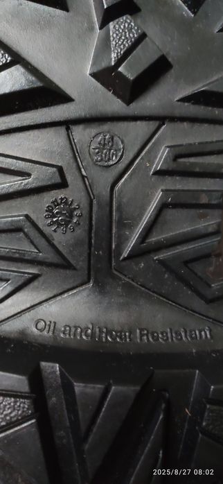 Черевики з високими берцями,  розмір 46,демісезонний. Нові.
