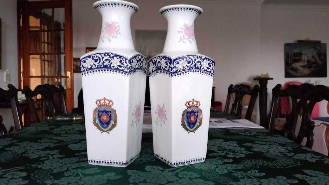 Porcelana oriental, pintada à mão