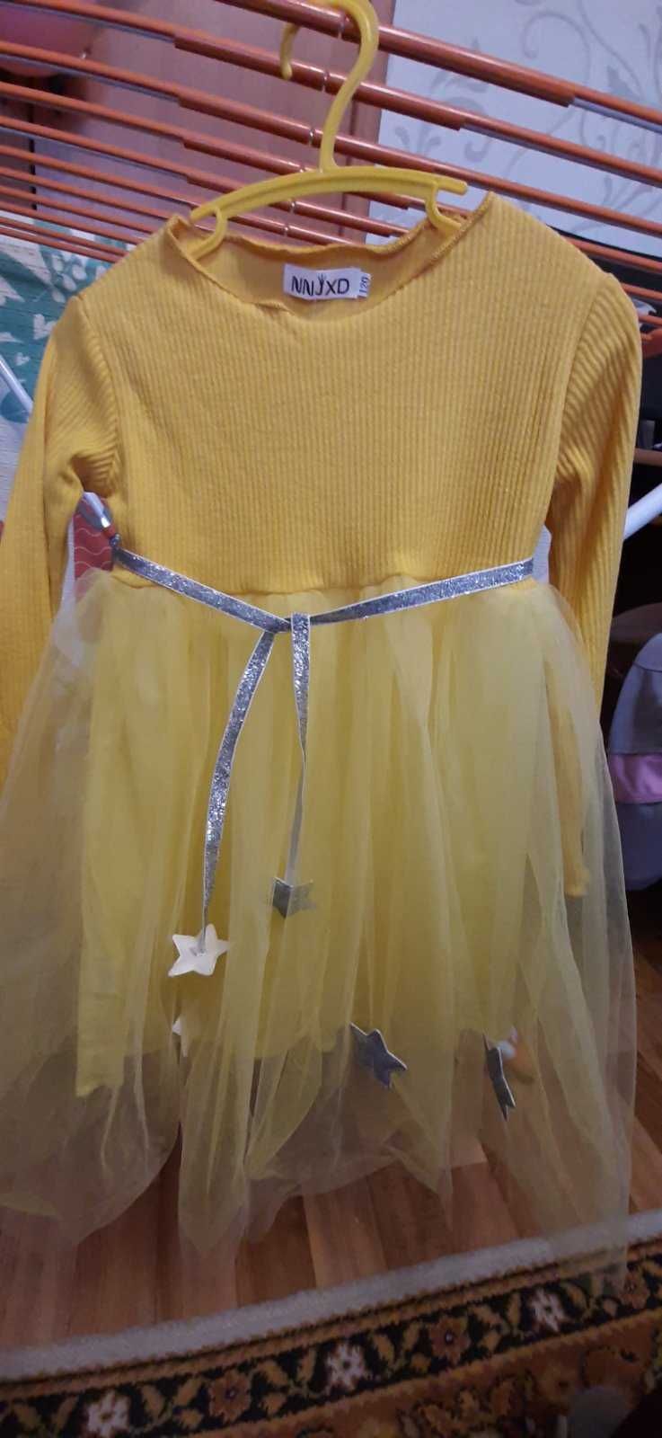 Платье желтое 3-4 года