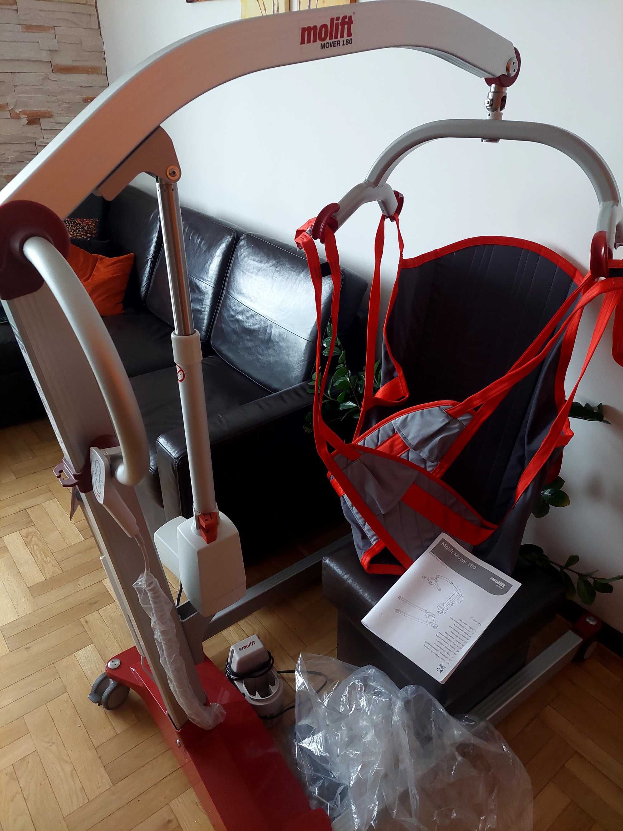Molift podnośnik do transferów osoby niepełnosprawnej