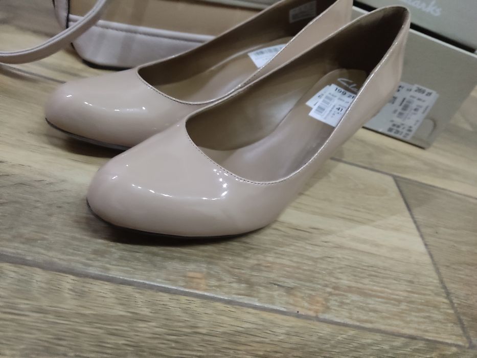Beżowe pantofle ala szpilki czółenka nowe buty Clarks 41