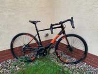 Szosa Cube Attain Pro 2021 sztywna osie Shimano Sora tarcze