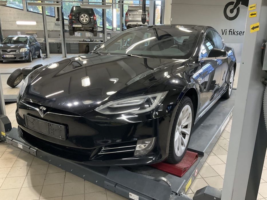 Tesla model S 20