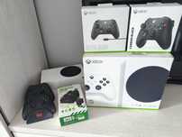 Xbox Series S 512 GB + 2 pady + ładowarka