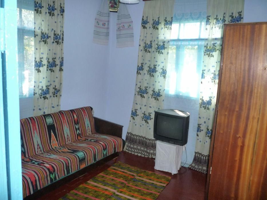 Продам земельный участок с домом,с.Ломачинцы(Черновцы,Новоднистровск)