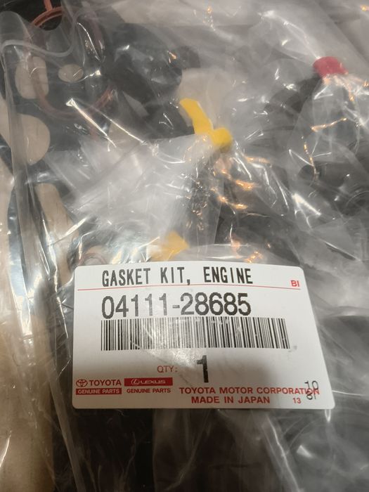 комплект прокладок двигуна Toyota Rav4 0411128685