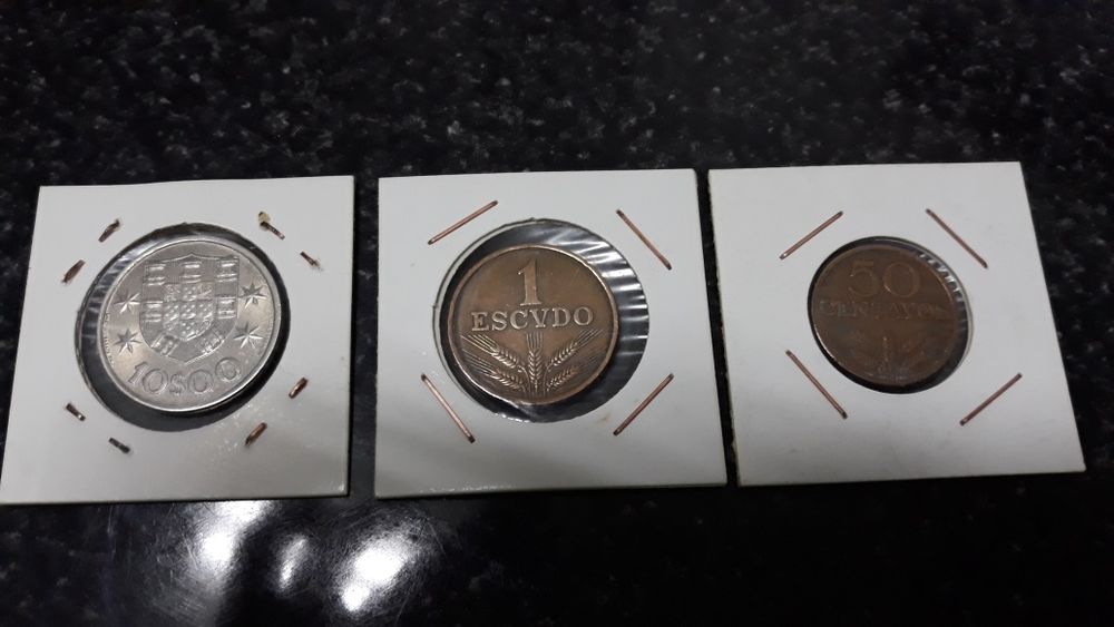 Várias notas e moedas escudo e outros