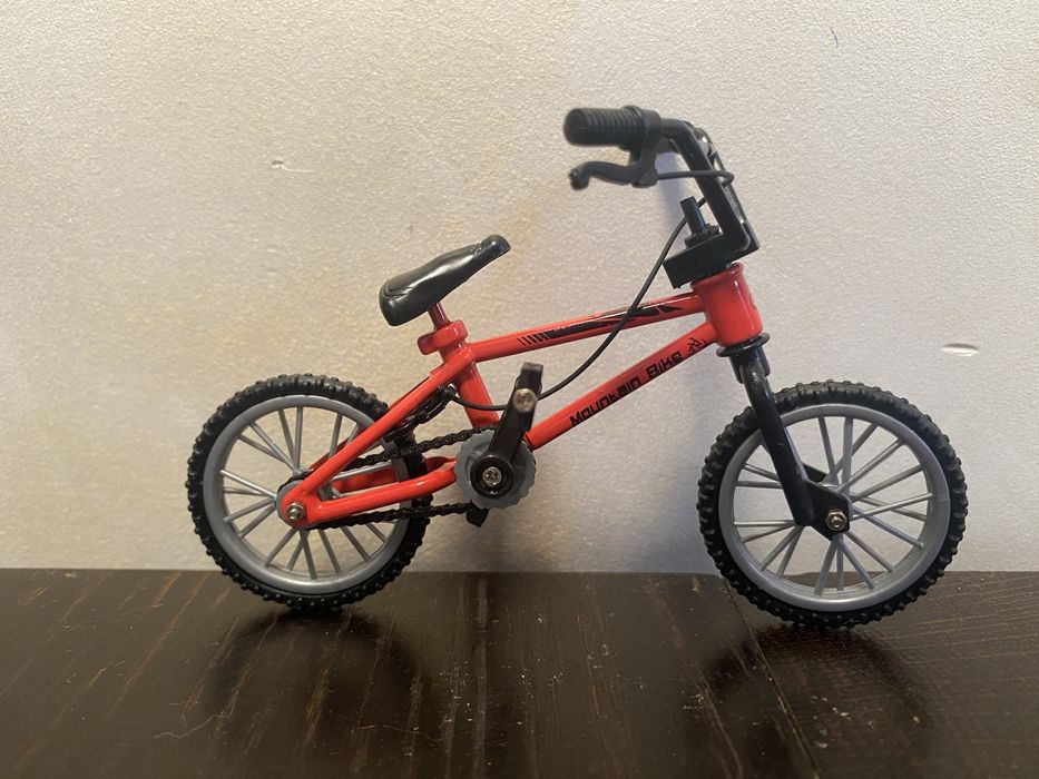 Фінгербайк - міні велосипед. Довжина - 10 см, ширина - 7 см