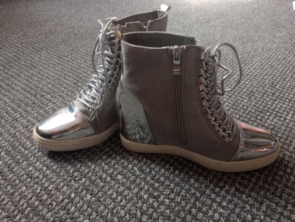 Buty, botki na ukrytej koturnie rozm.37