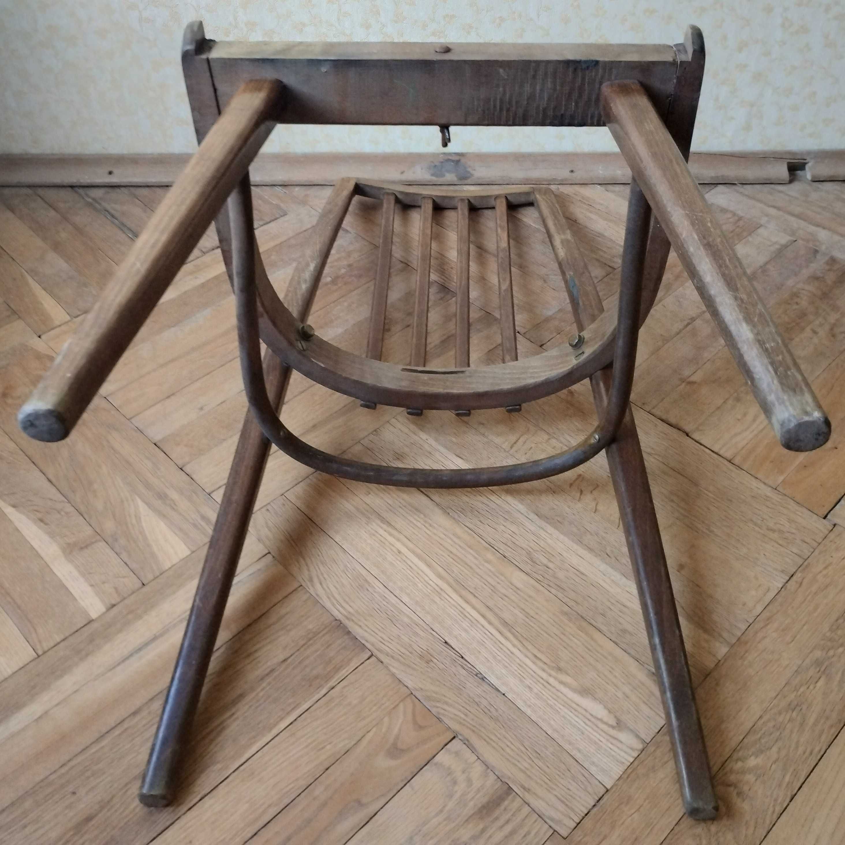 Вінтажний стілець під реставрацію. Ретро меблі.