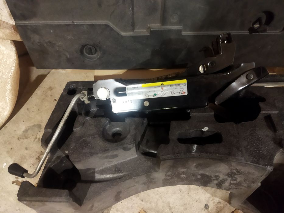 Органайзер домкрат WAG Volkswagen Skoda Audi Seat