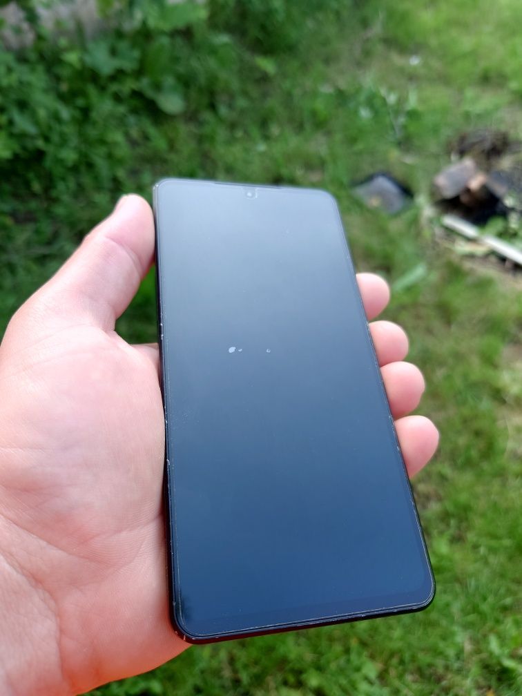 Топовый флагман sharp r7 12 Гб оперативной