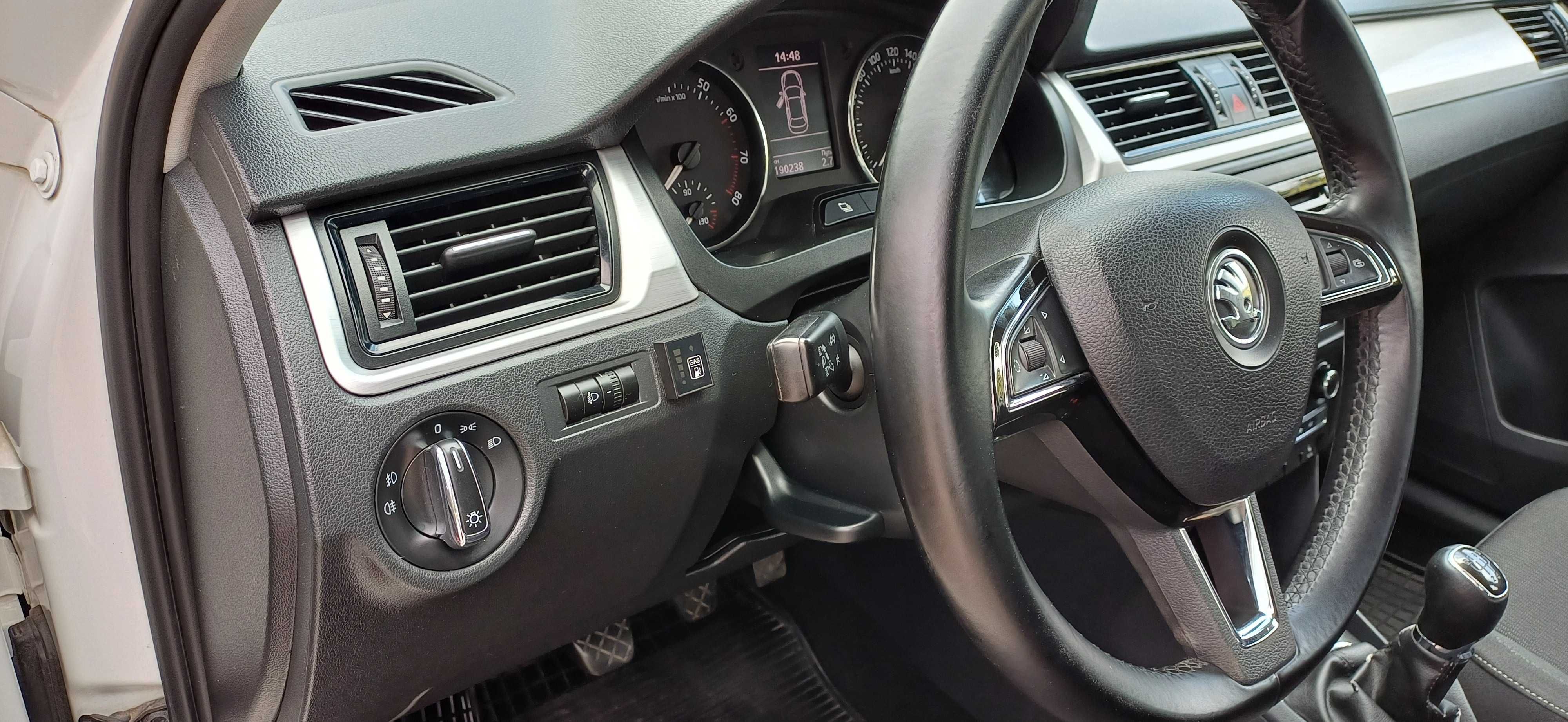 Офіційна Skoda Rapid 1.6 МРІ ГАЗ-Бензин 2013 року