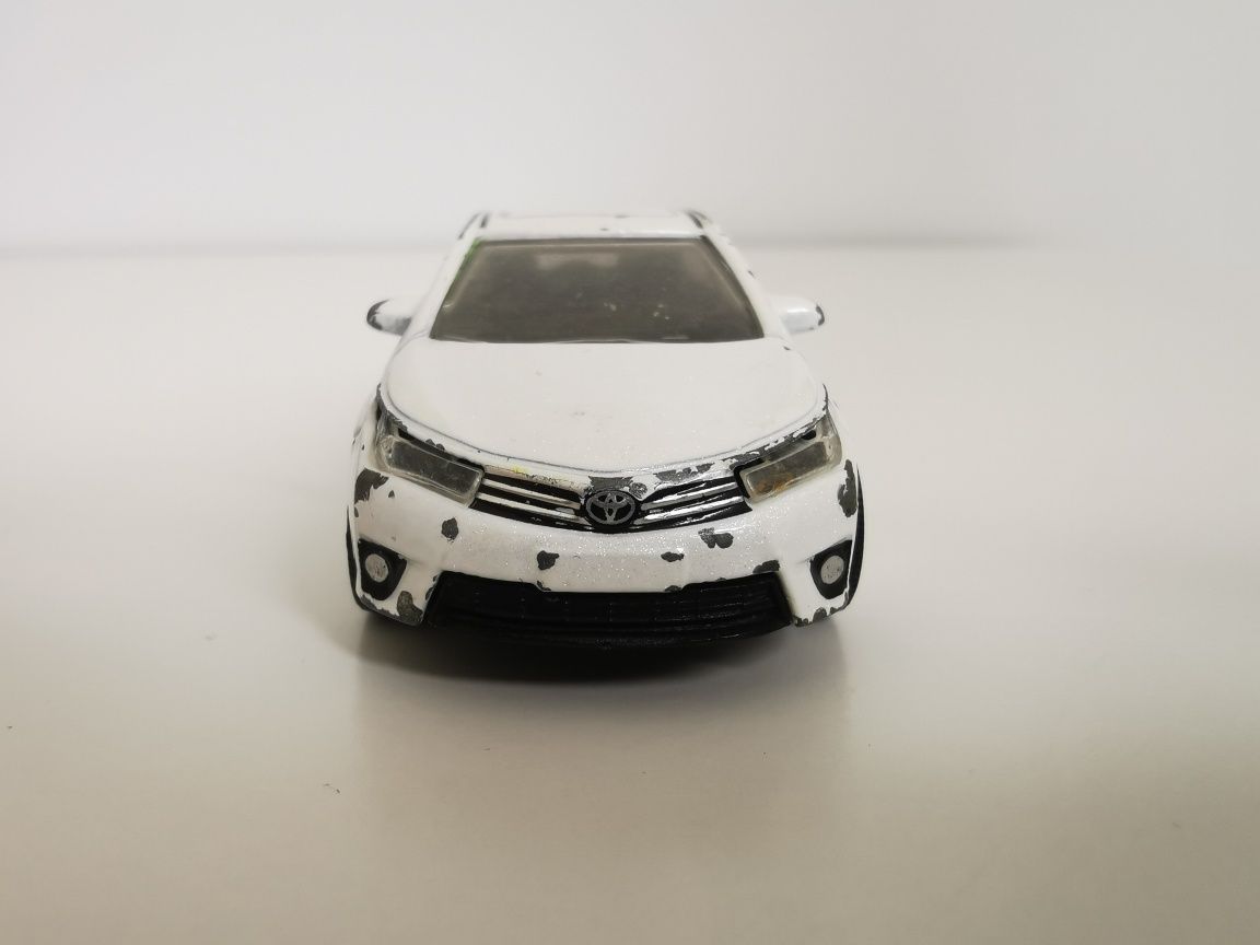 Majorette Resorak Autko Toyota Corolla Altis 1/61 Biały