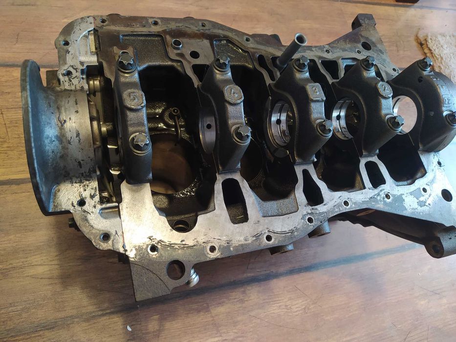 Продам бугеля и болты на двигатель к9к 1,5 DCI.