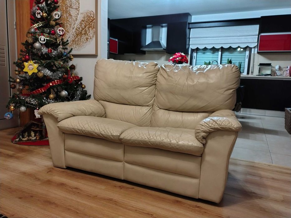 Sofás 3 + 2 em pele