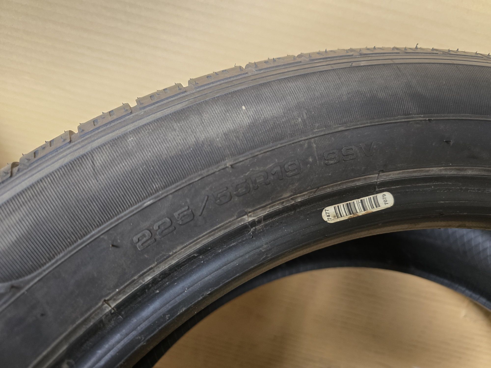 Para opon 2 szt 225/55 R19 99V GoodYear EfficientGrip SUV 4X4