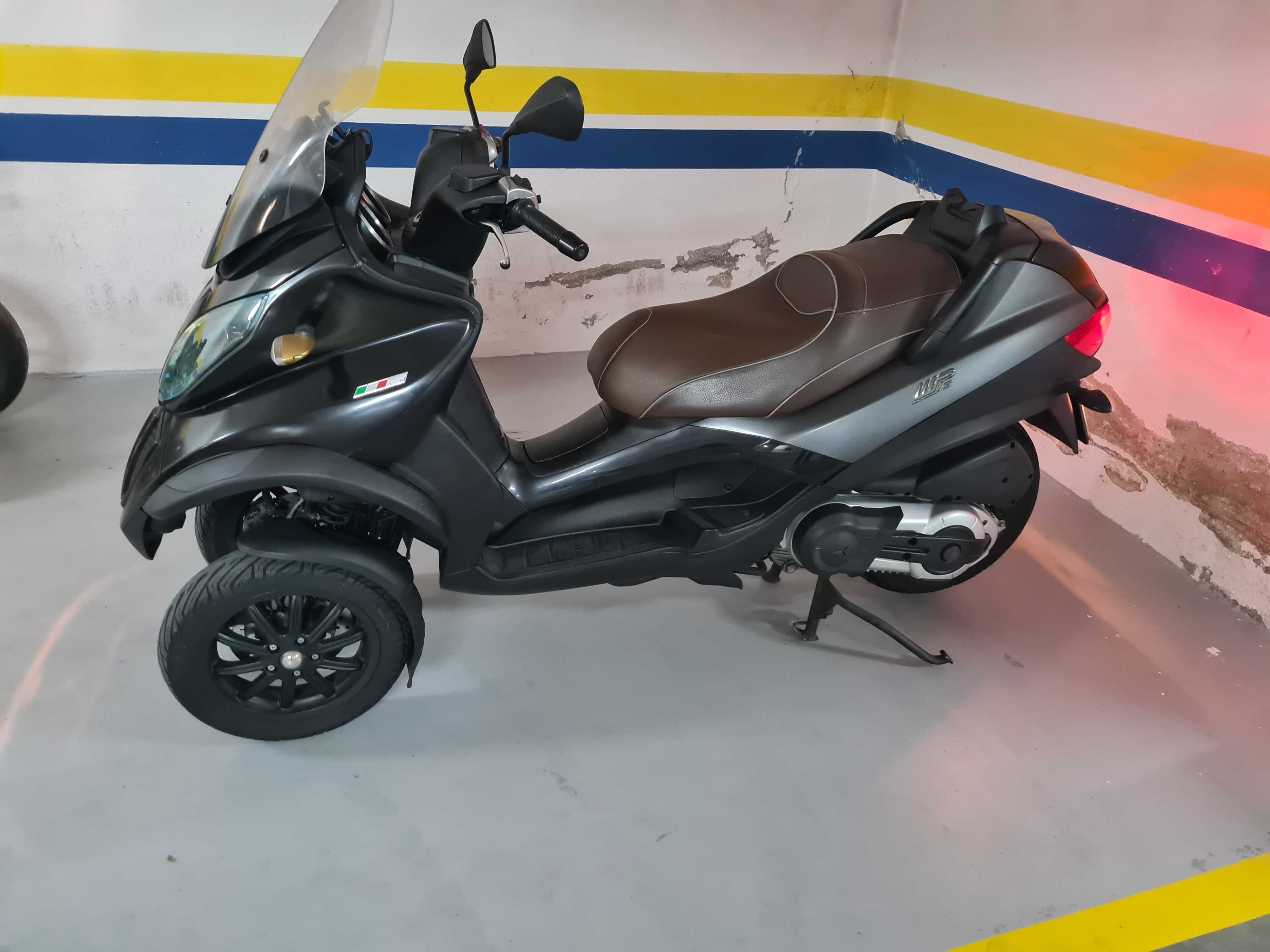 Moto piaggio mp3 500