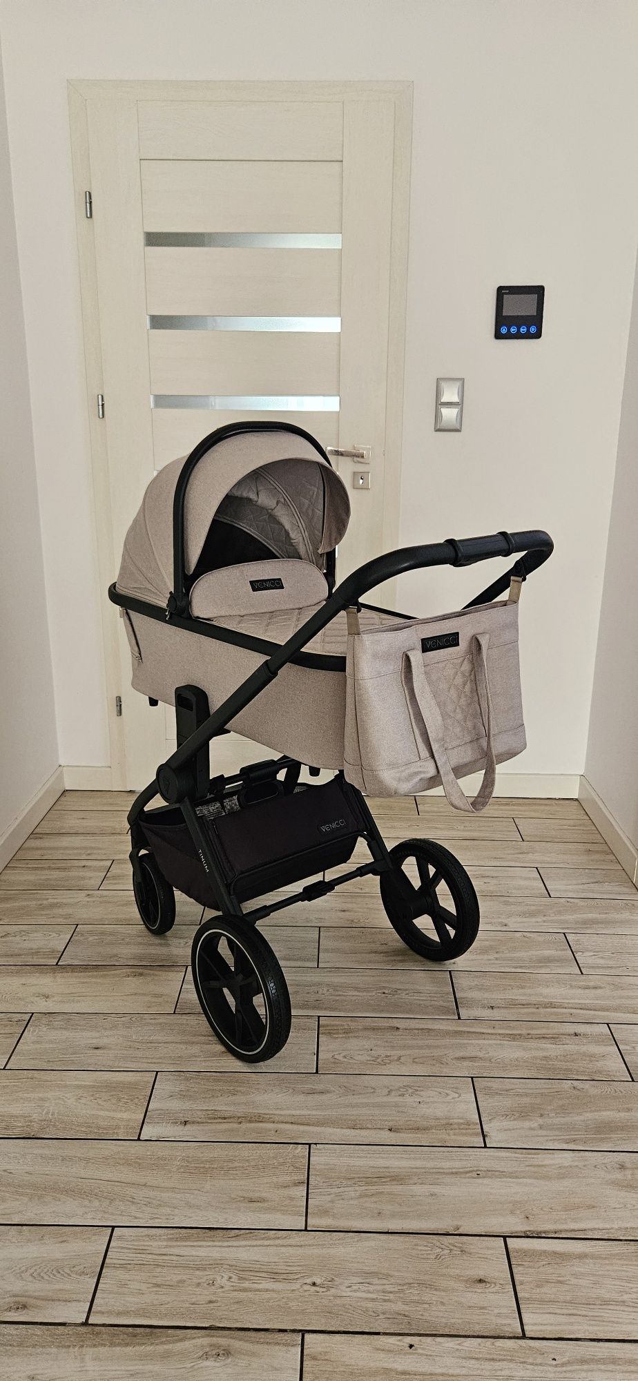 Wózek Venicci Tinum 2 0 w wersji 2w1 lub 4w1 z Cybex I bazą obrotową