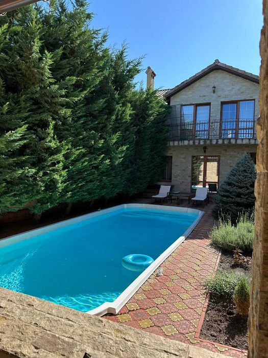 Продажа ГОТОВОГО дома в Совиньоне, бассейн, подвал