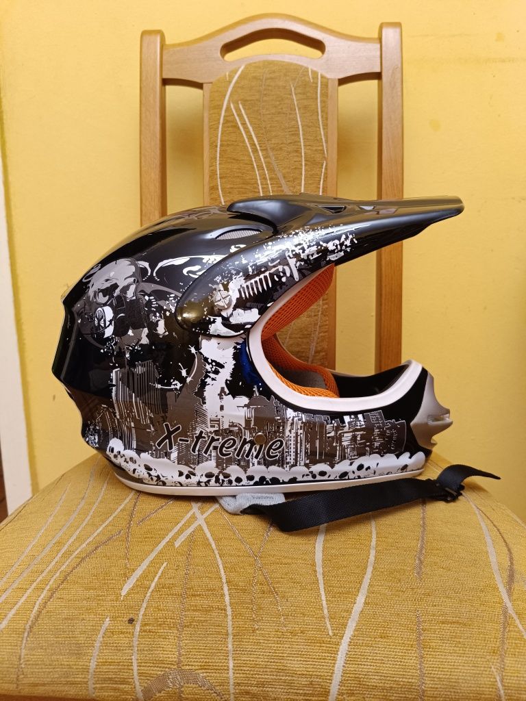 Kask BLD-819-3. Obwód głowy 50-52 cm.