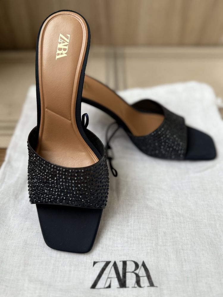 Босоніжки на підборах Zara