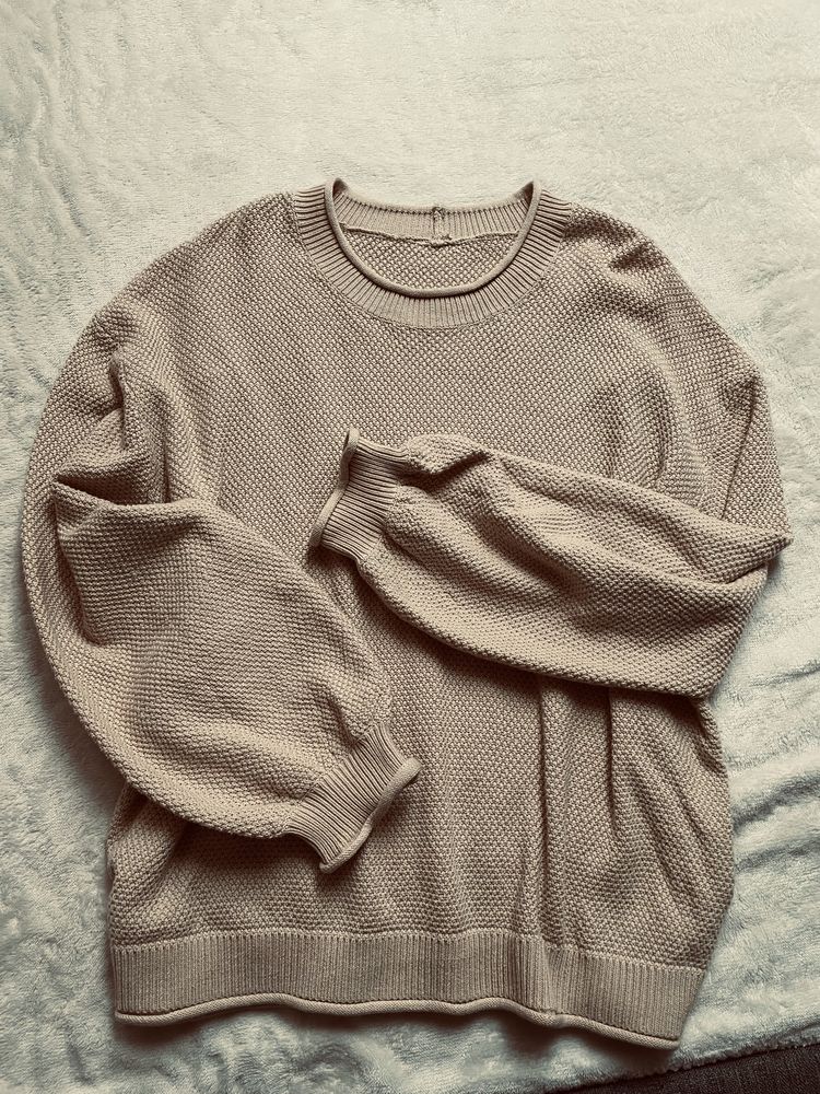 Beżowy sweter z bufiastymi rękawami r. S/M/L