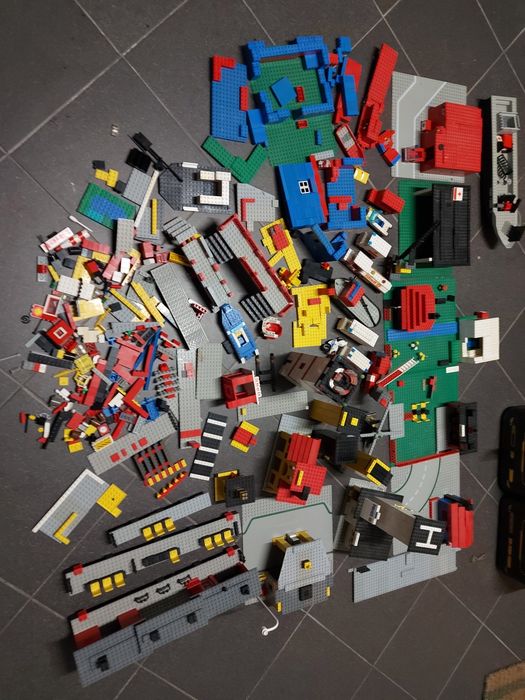 LEGO klocki płyty konstrukcyjne ,auta domki,stadion,dworzec,stacja