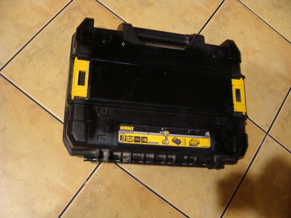 Wkrętarka  Dewalt DCD790 + 2x4Ah walizka ładowarka