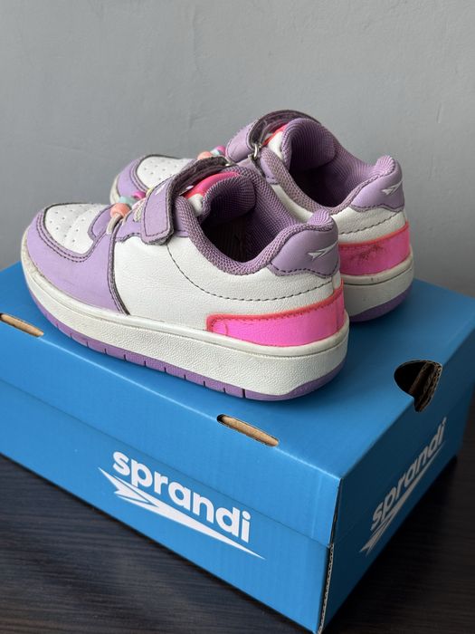 Кроссовки на девочку 26 р.